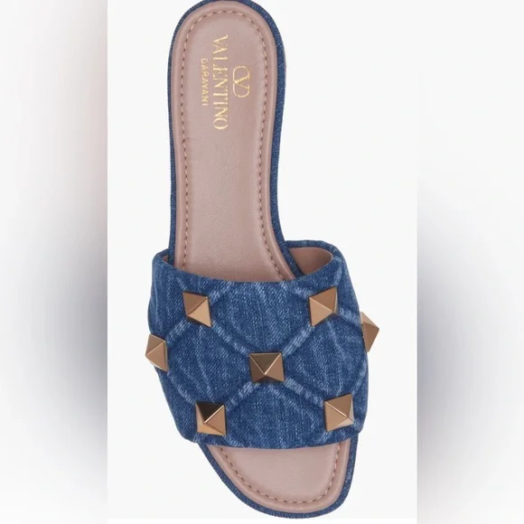 Valentino Garavani
Roman Stud
Matelassé Denim
Slide Sandal Size 39 1/2 - Picture 2 of 5